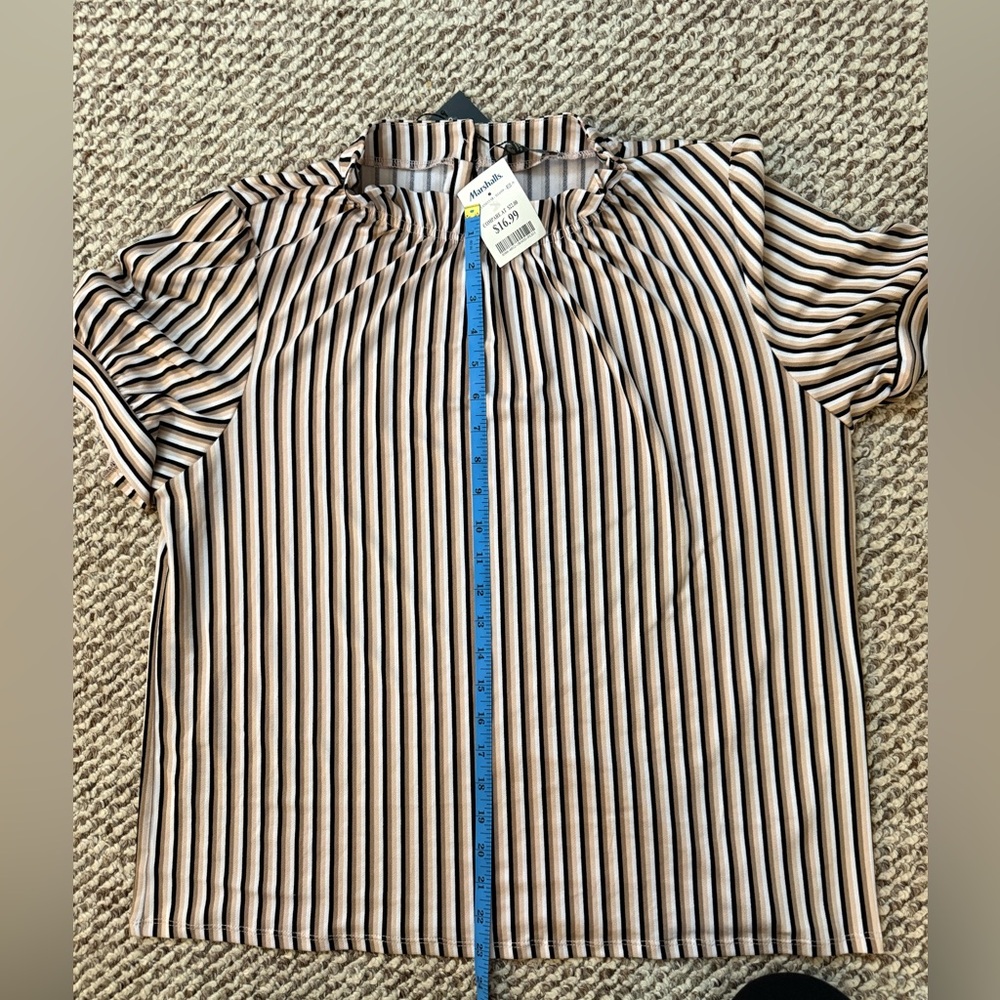 Short Sleeve Ruffle Neck Blouse - Picture 3 of 6